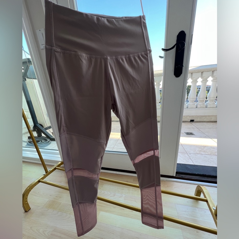 Light pink mesh leggings